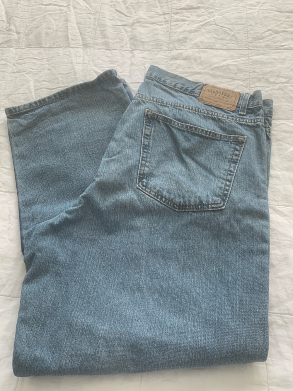 Signature Men's Light-Medium Blue Straight Jeans